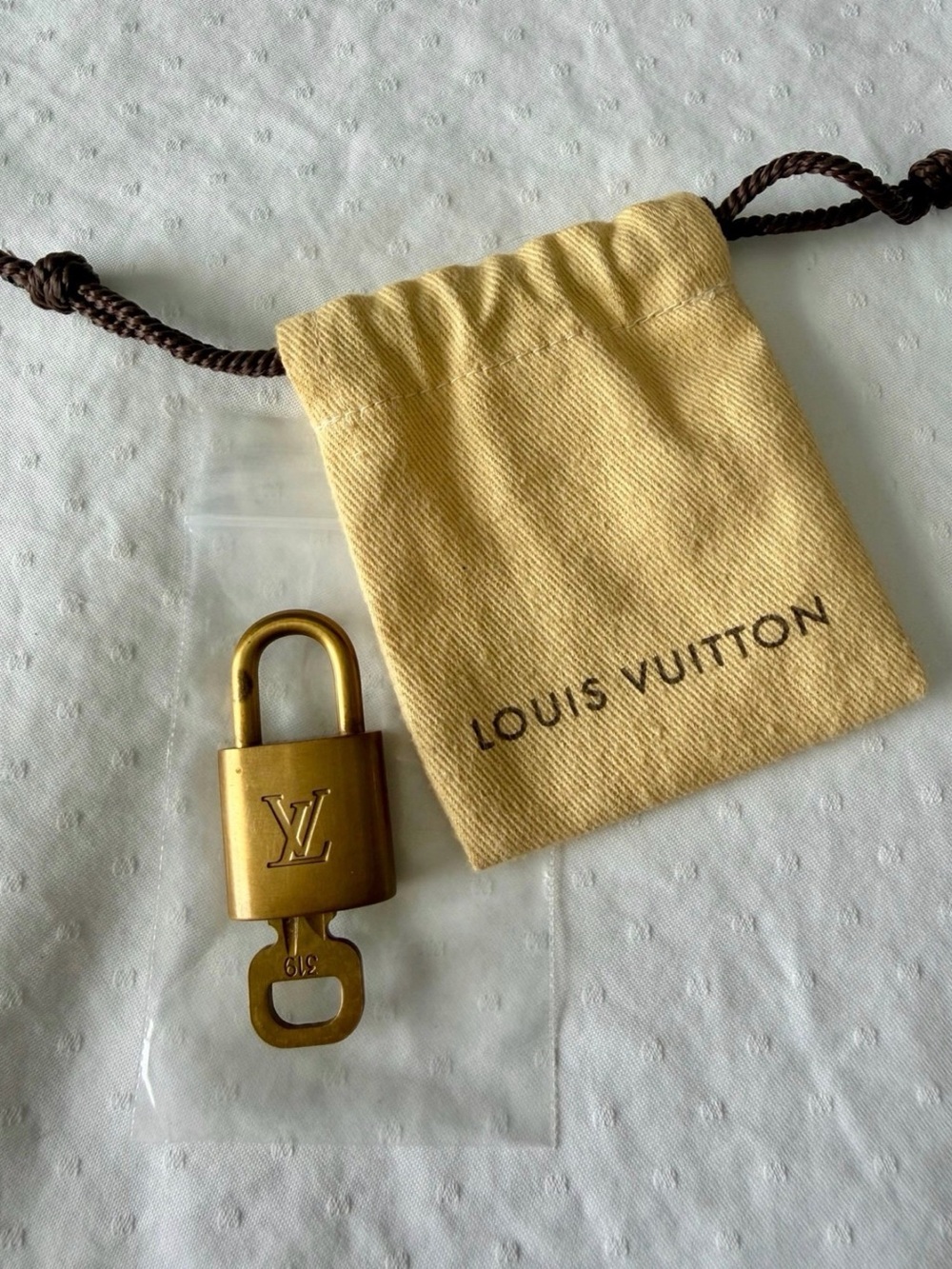 Louis Vuitton Lock & Key 319 + Dust Bag